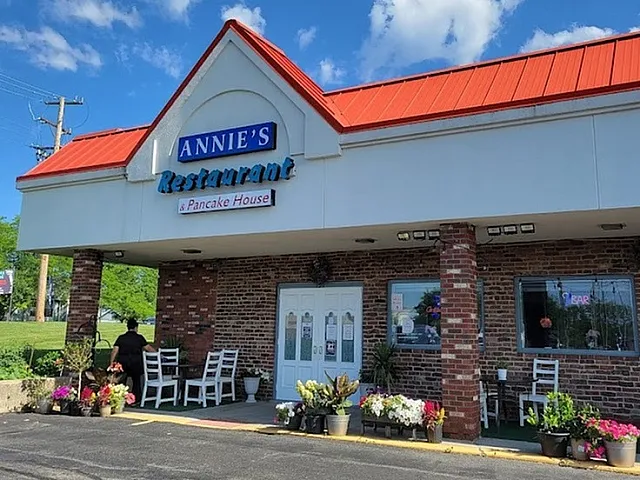 Annie's Restaurant and Pancake House Exterior