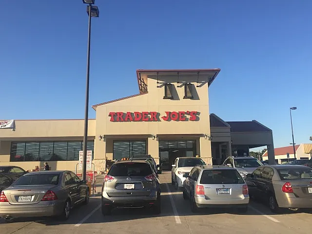 Trader Joes Exterior