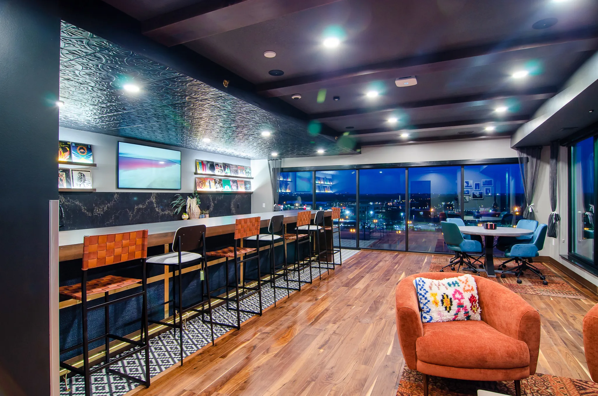 Top Floor Bar, Grills & Patio
