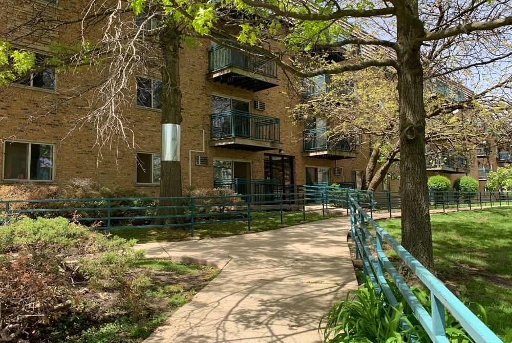 View Sunset Lake Apartments in Justice, IL Official Site