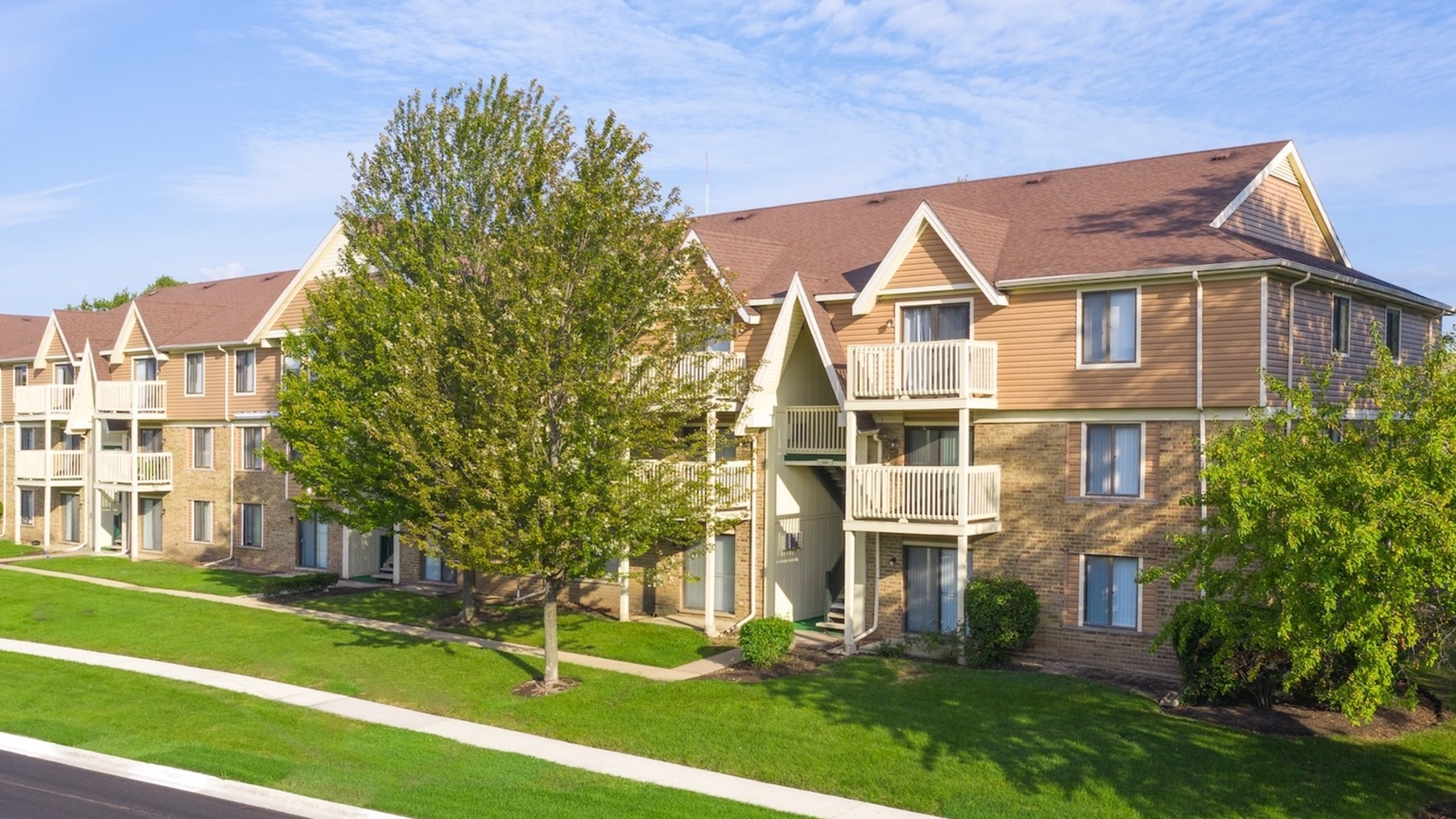 Ellyn Crossing Apartments — Glendale Heights | Official Site