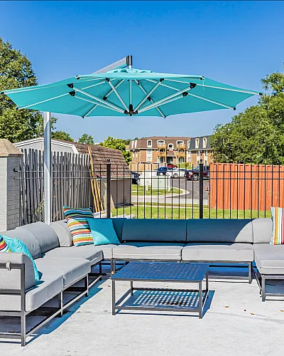 Ellyn Crossing Poolside Seating