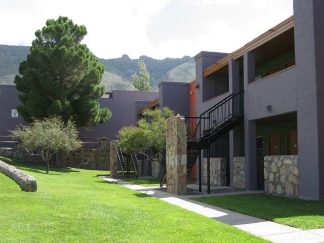 Image of Well maintained grounds for Santa Fe Place