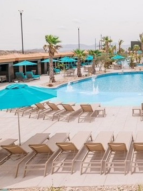 Swimclub cabanas