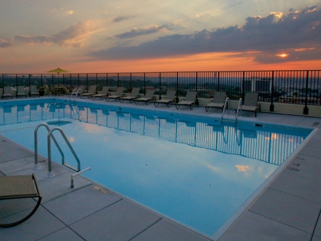 Image of Swimming Pool for 2200 Columbia Pike