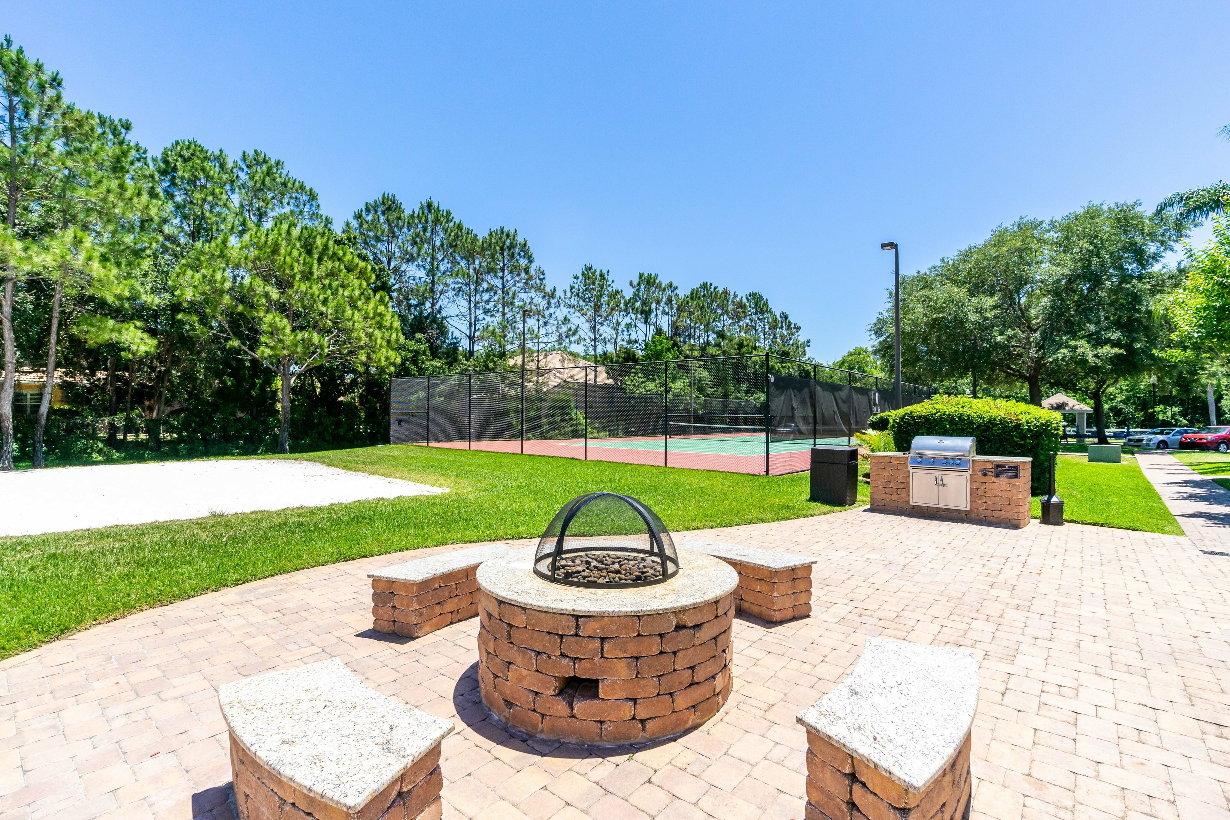 Palms at Wyndtree Firepit, Grill and tennis court