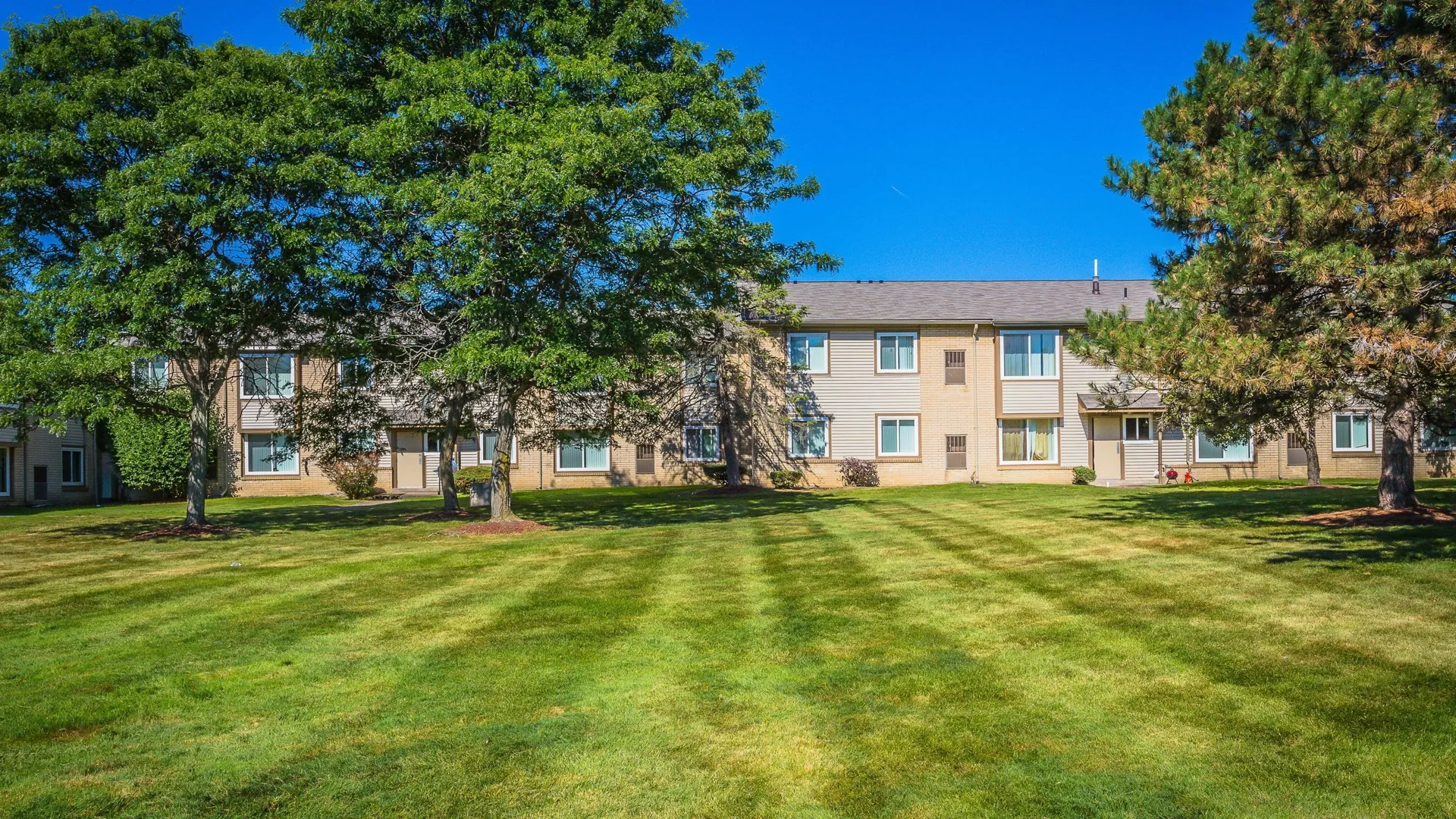 Chestnut Lake Building Exterior