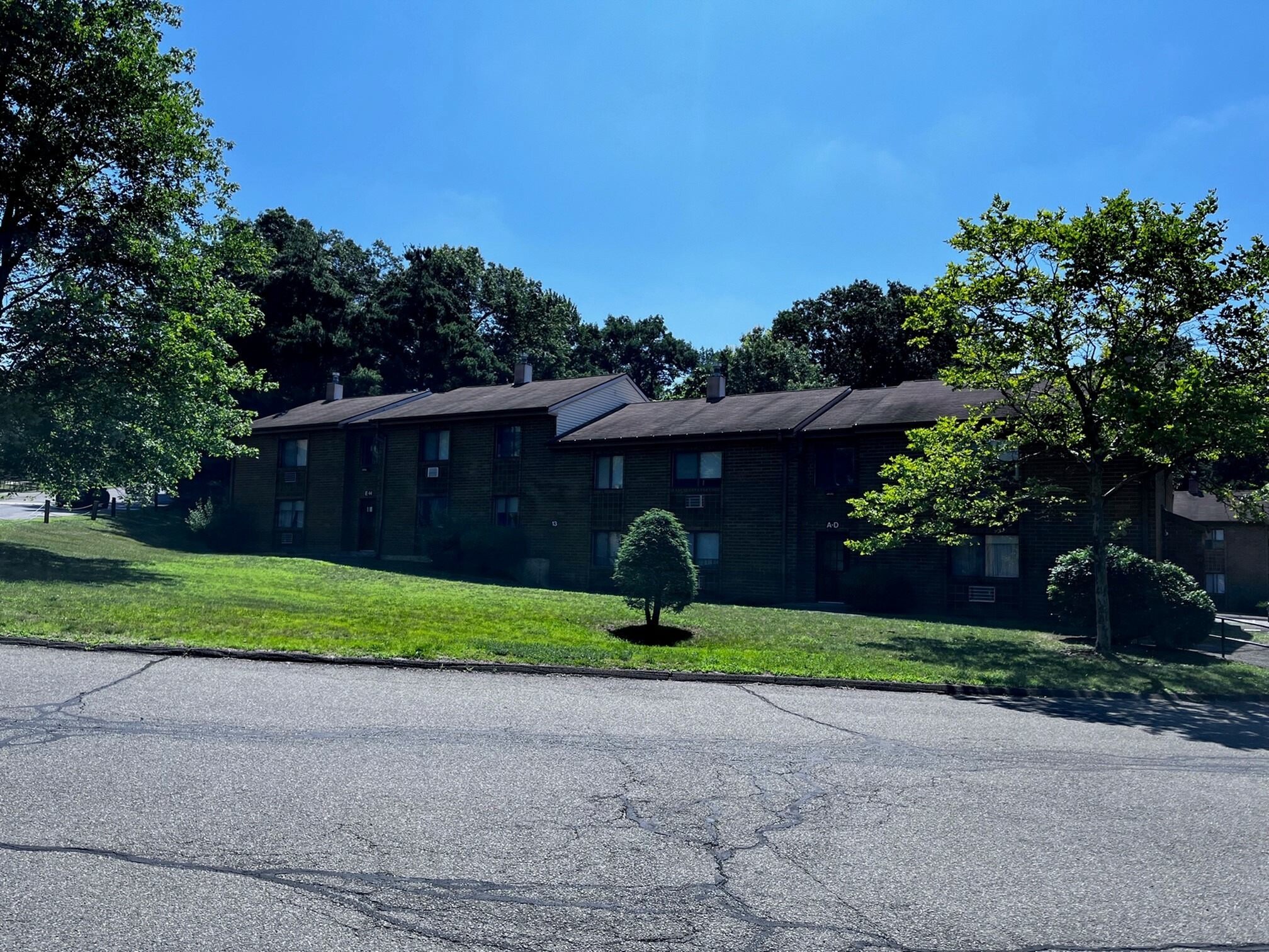 View Photos Oakland Heights Apartments