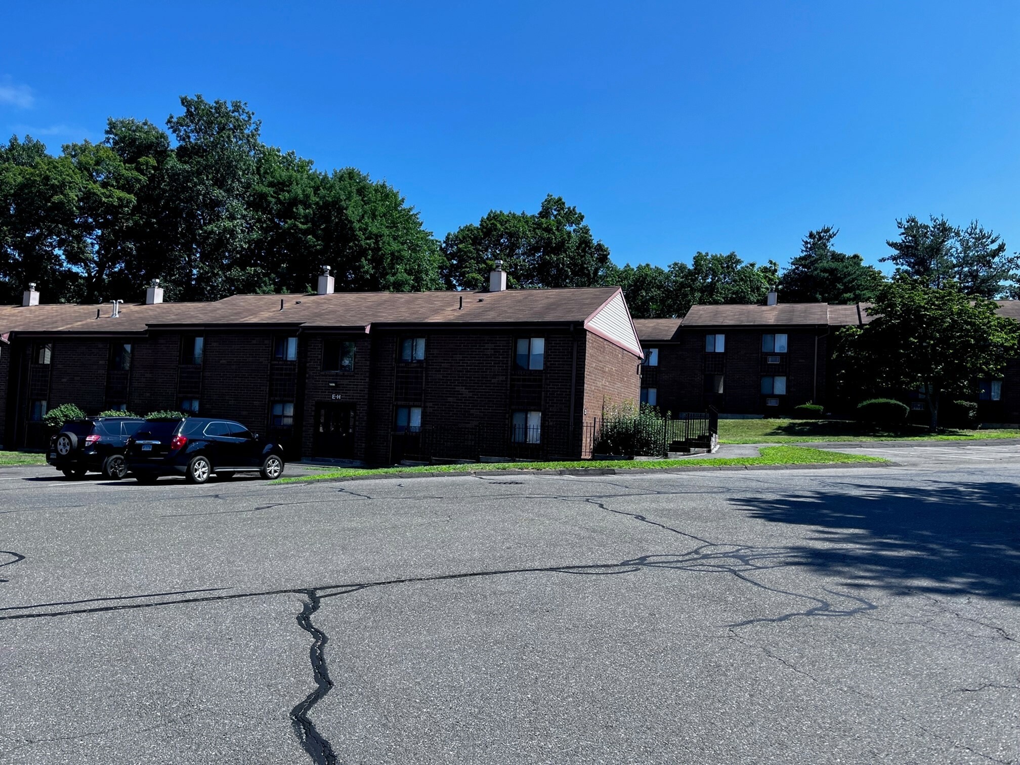 View Photos Oakland Heights Apartments