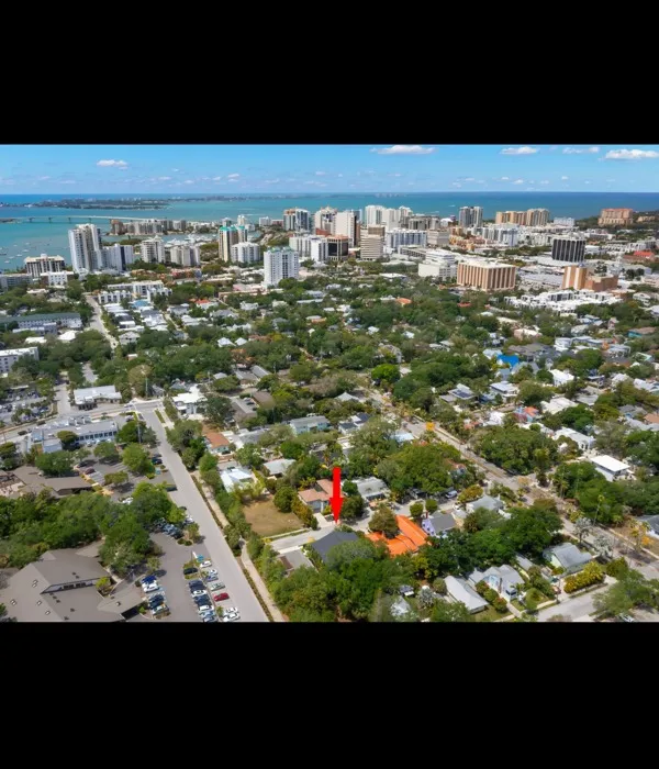 Located in Laurel Park Near Downtown Sarasota