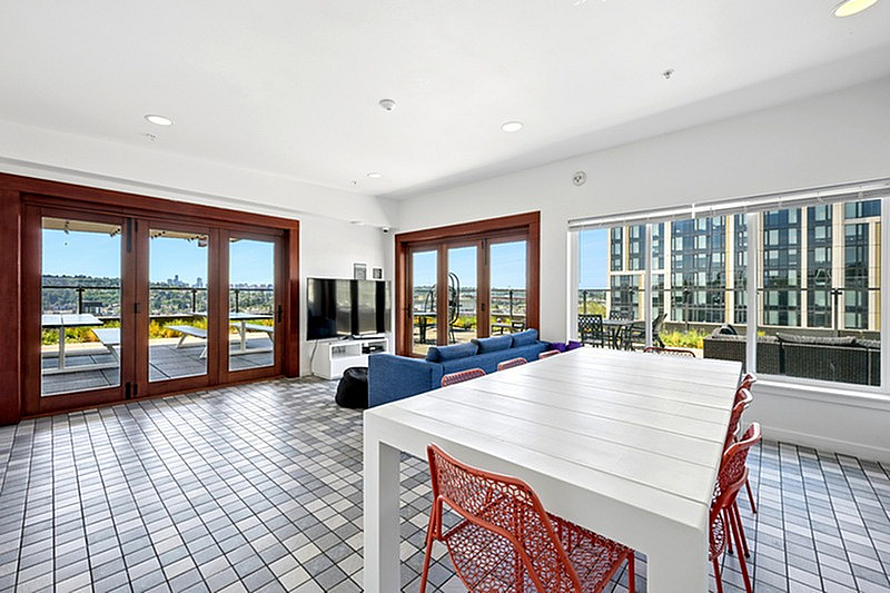 roofdeck lounge