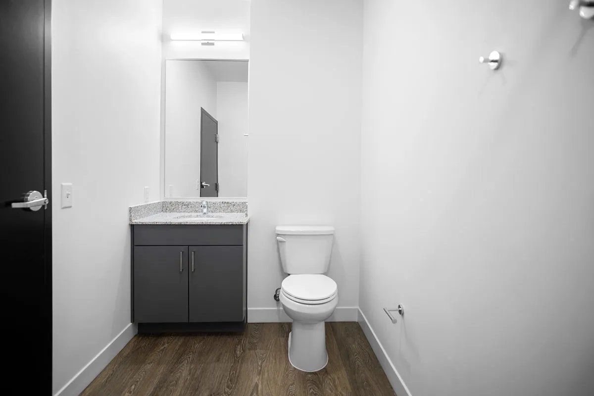 Hillsboro Studio - Bathroom