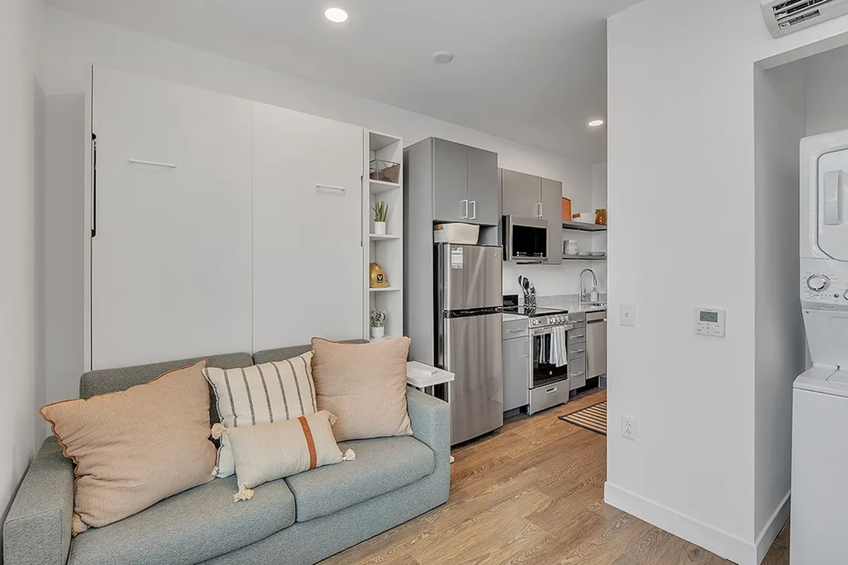Broadway Studio Murphy - Living Room