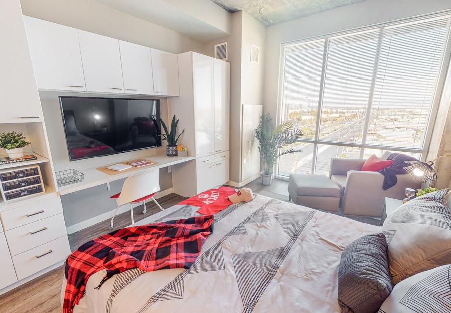 Large rooms with built in desk