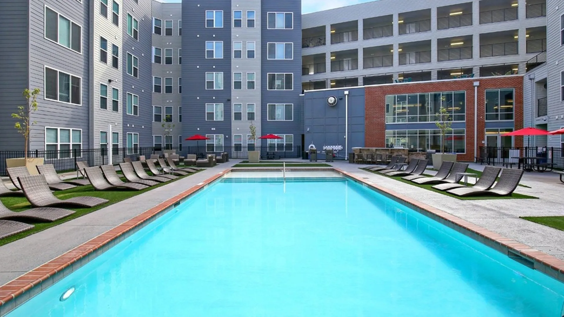 Beautiful Pool in courtyard