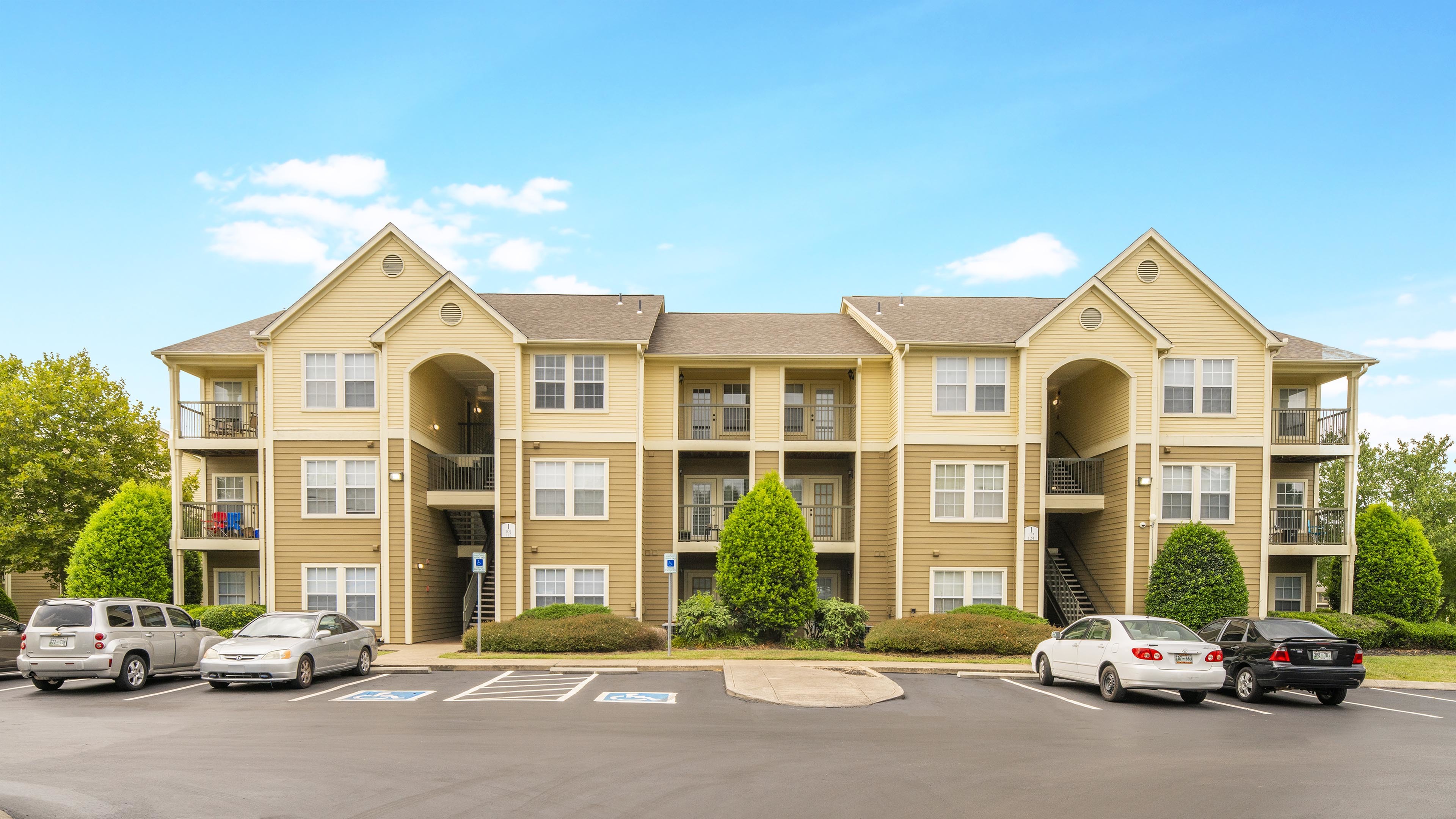 Pet Friendly Apartments in Antioch, TN Avana Overlook