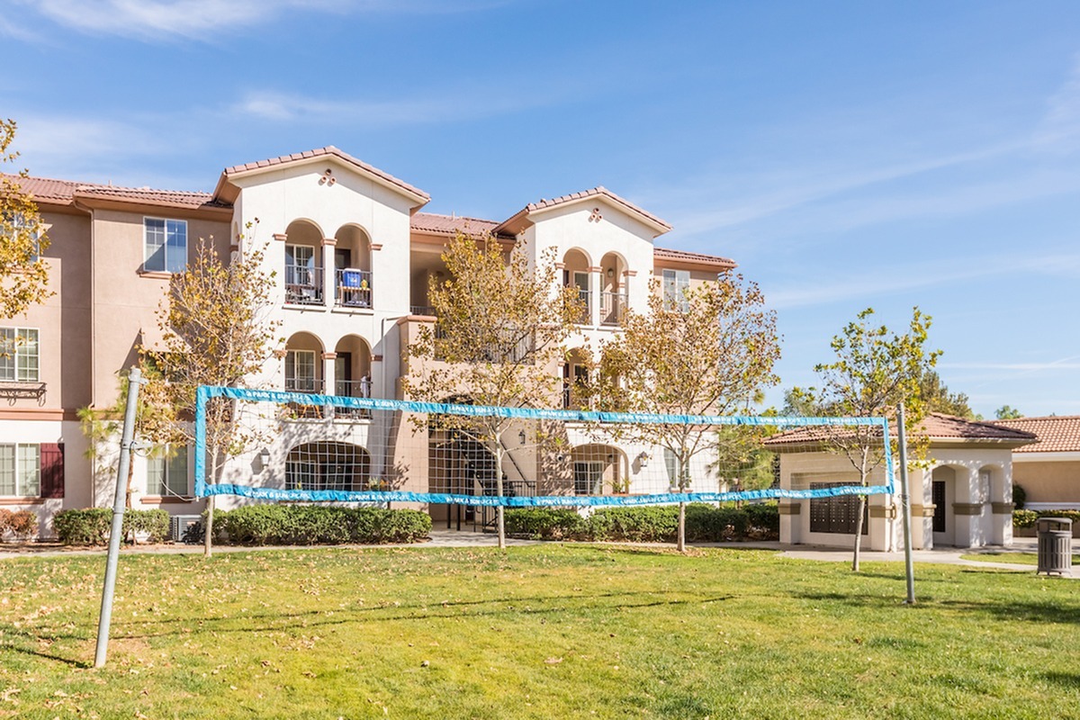 Photos Apartments For Rent in Riverside Viano at Riverwalk