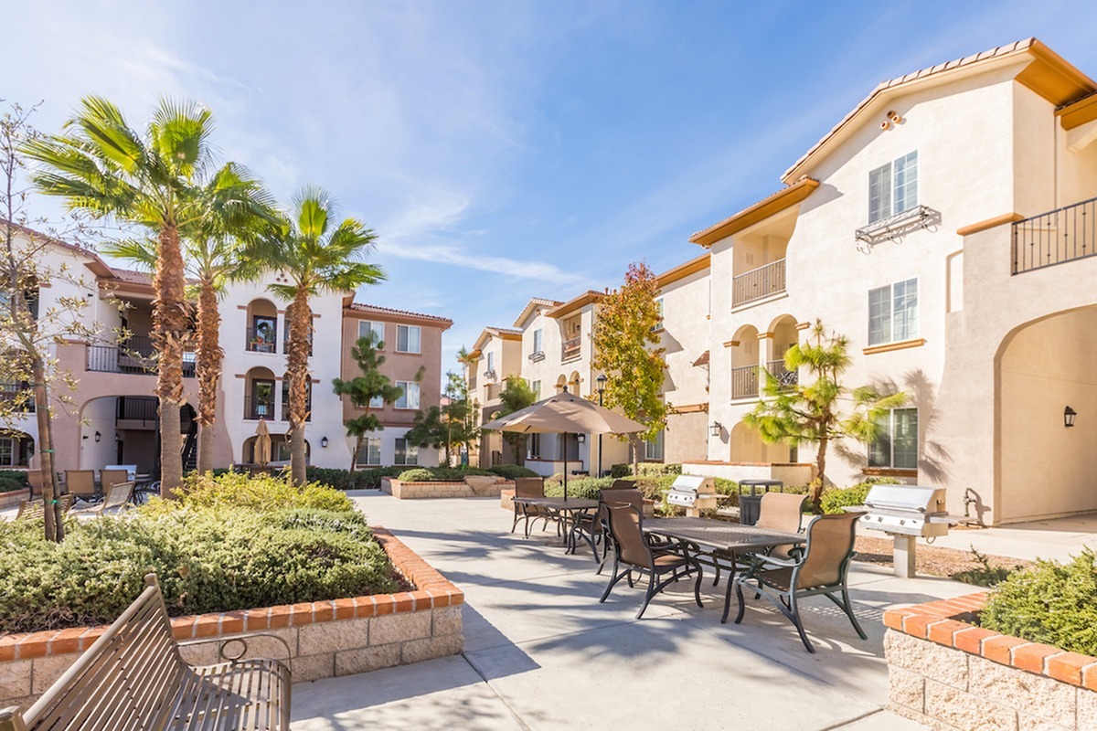 Photos Apartments For Rent in Riverside Viano at Riverwalk