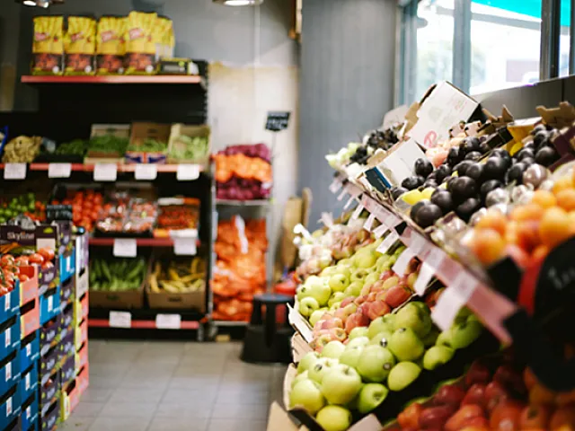 Vibrant grocery store aisle brimming with fresh fruits and vegetables, creating an inviting shopping experience.