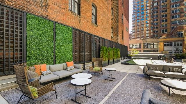 Rooftop terrace with putting green