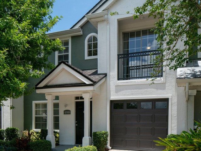 Image of One- and two-car, attached and detached garages, private front-door entry and enclosed solariums in select homes for Avana Westchase