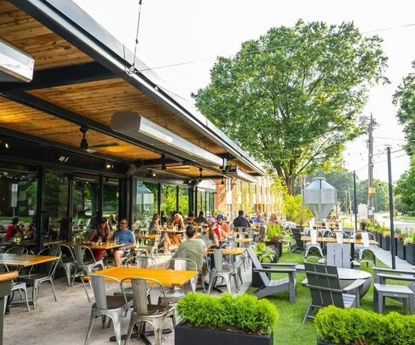 outdoor restuarant patio courtyard