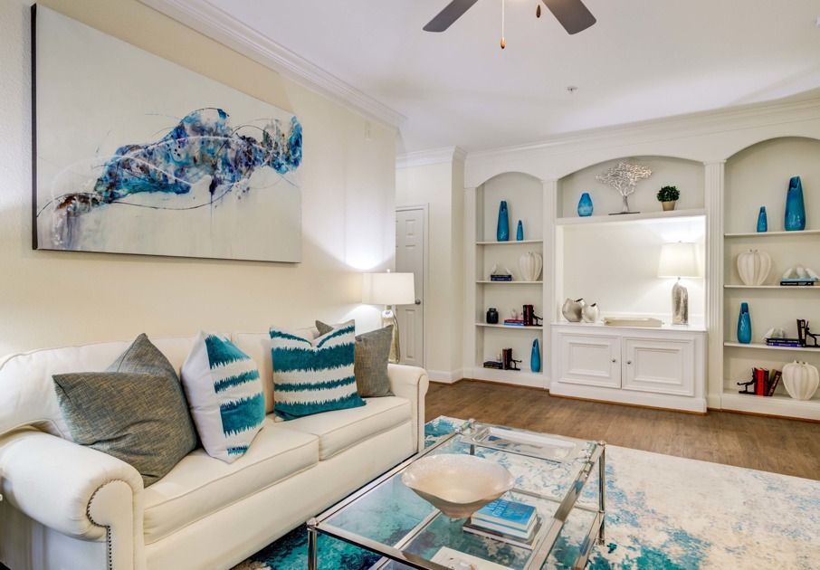 Custom Built-In Cabinets & Shelving