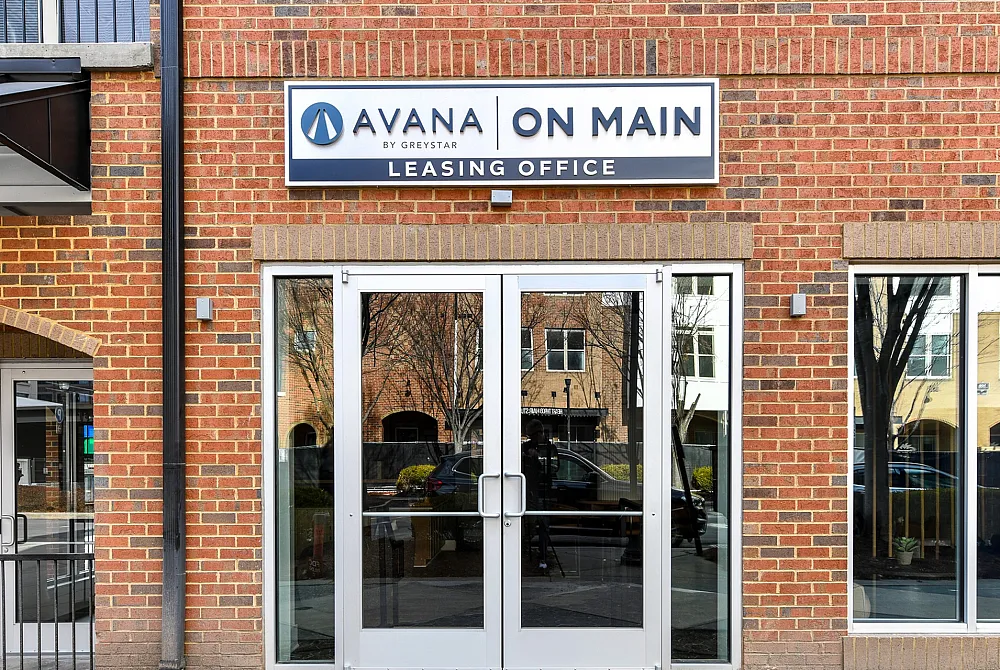 Inviting entrance to the Avana on Main leasing office, showcasing modern architecture with a welcoming atmosphere.