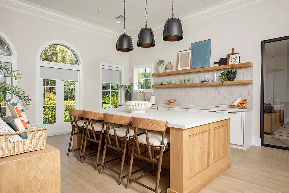 Luxurious modern entertaining kitchen