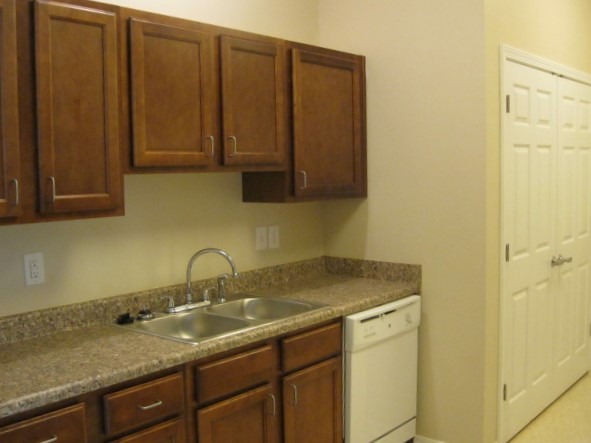 Fully-equipped kitchen w/dishwasher