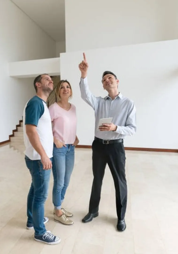 Agent showing an apartment