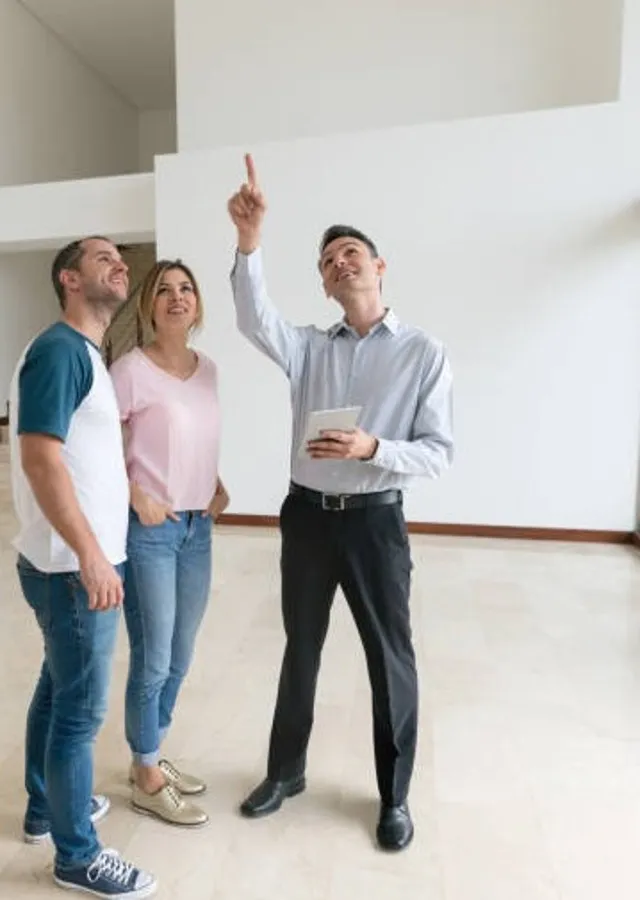 Agent showing an apartment