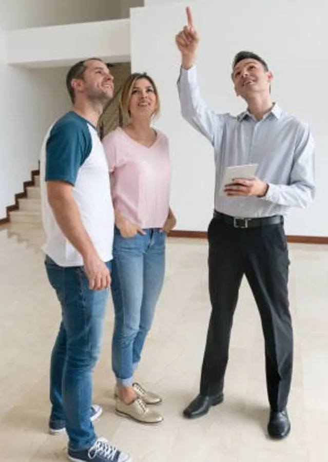 Agent showing an apartment