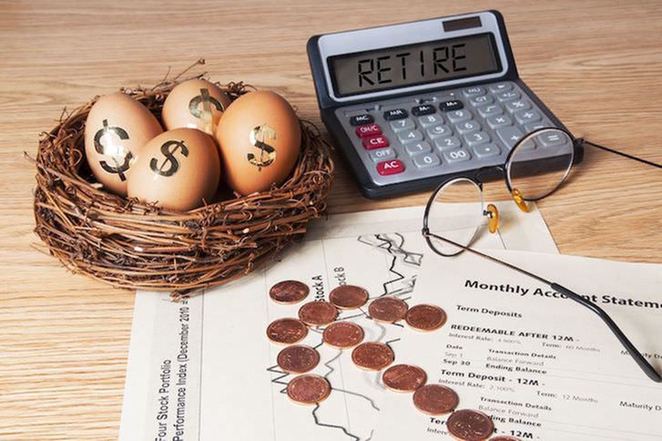 The Pros and Cons of Early Retirement-image