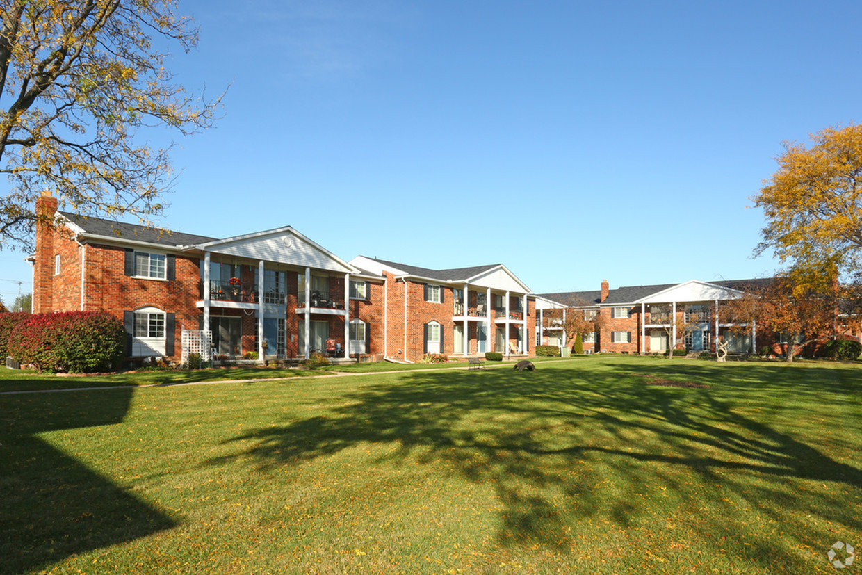 Collingwood Village Apartments