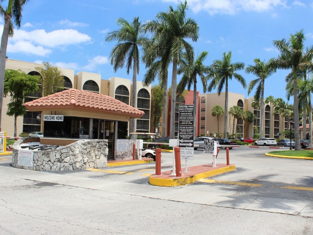 Image of 24-Hour Manned Gate House for Aventura Harbor Apartments