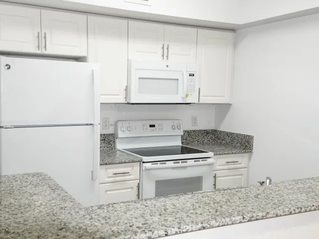 Image of Microwave Ovens* for Sunshine Lakes Apartments