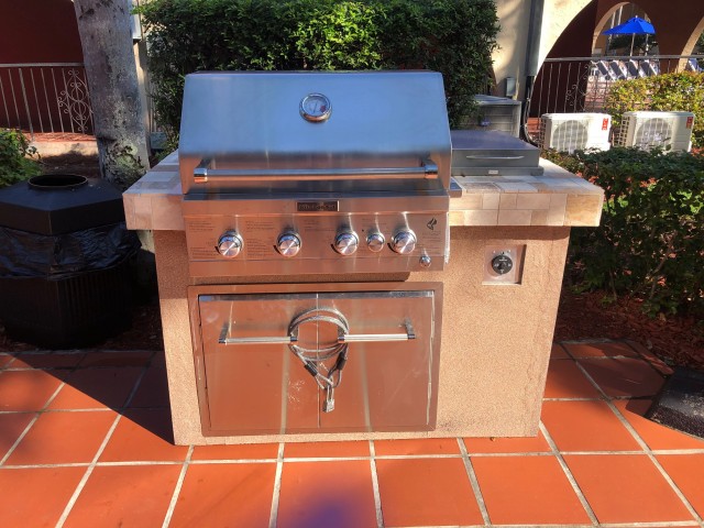 Image of Outdoor BBQ Facilities for Aventura Harbor Apartments