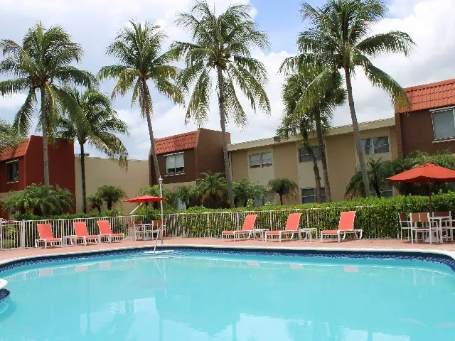 Large Swimming Pool & Sun Deck