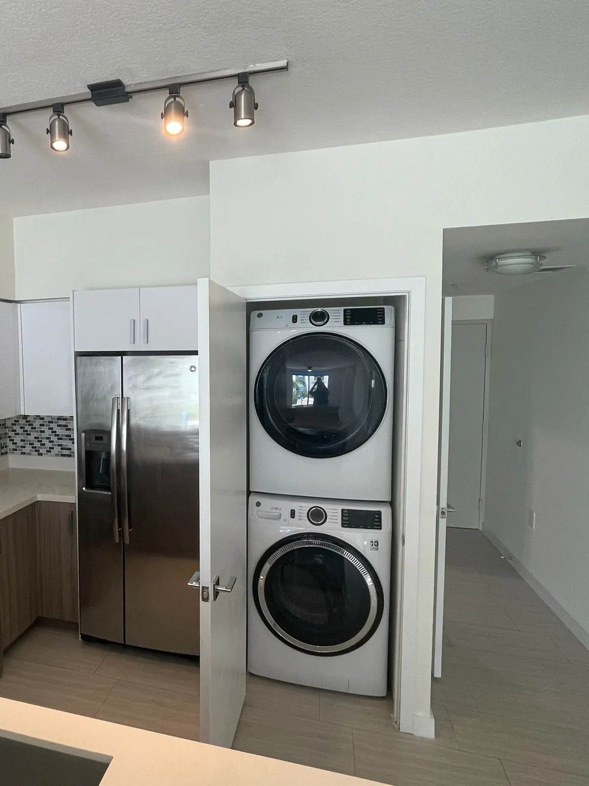 Full Size Washer and Dryer in Unit