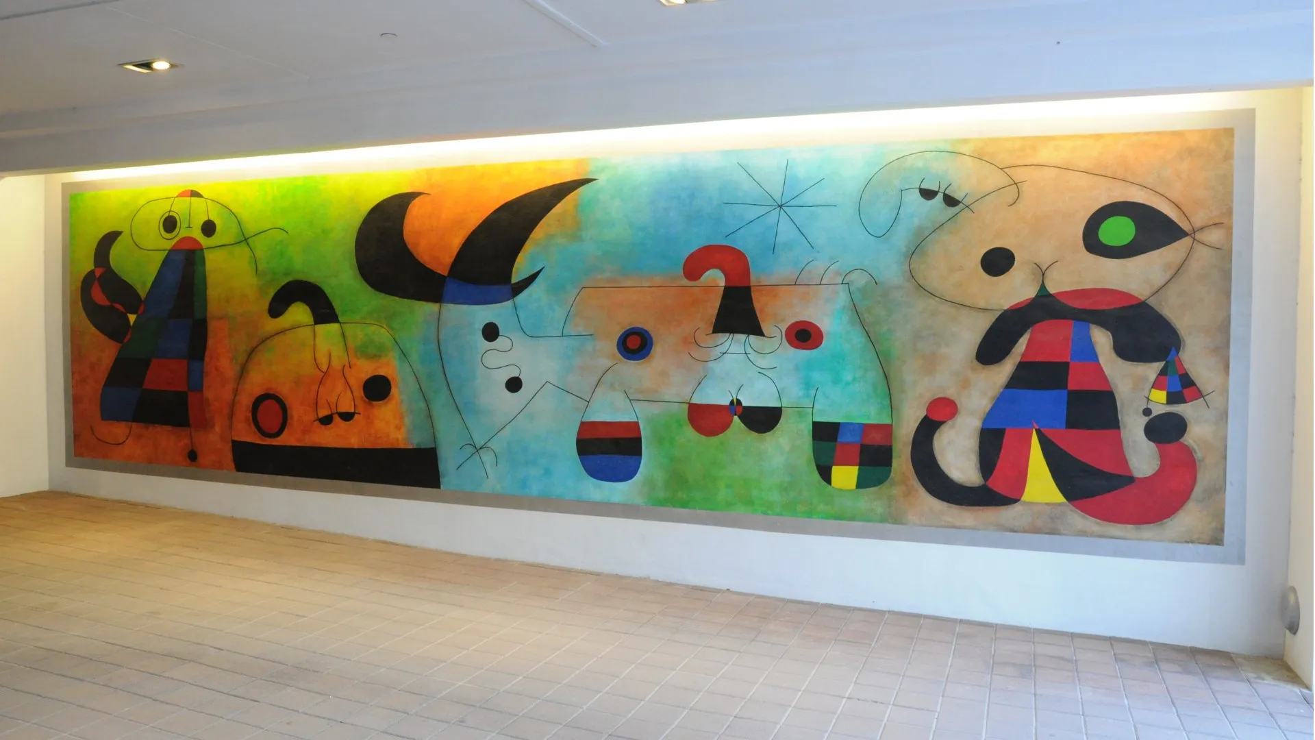 FUNKY ART MURAL WALL