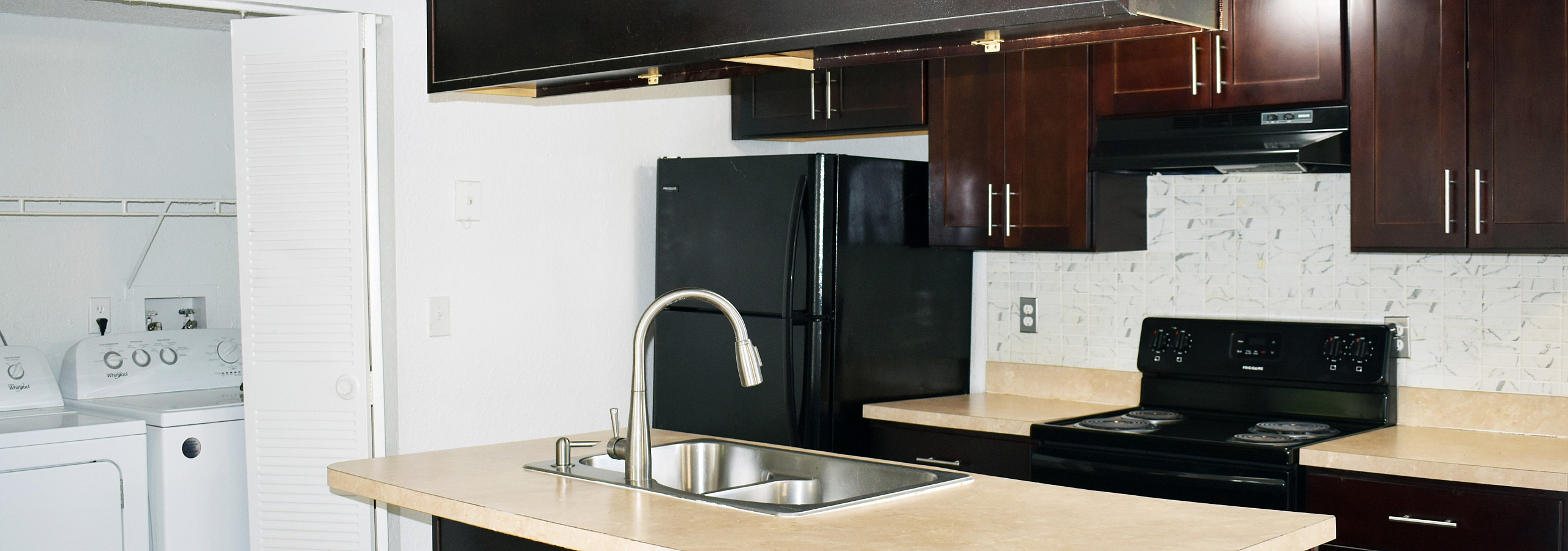 Milton Cove - Kitchen with Laundry