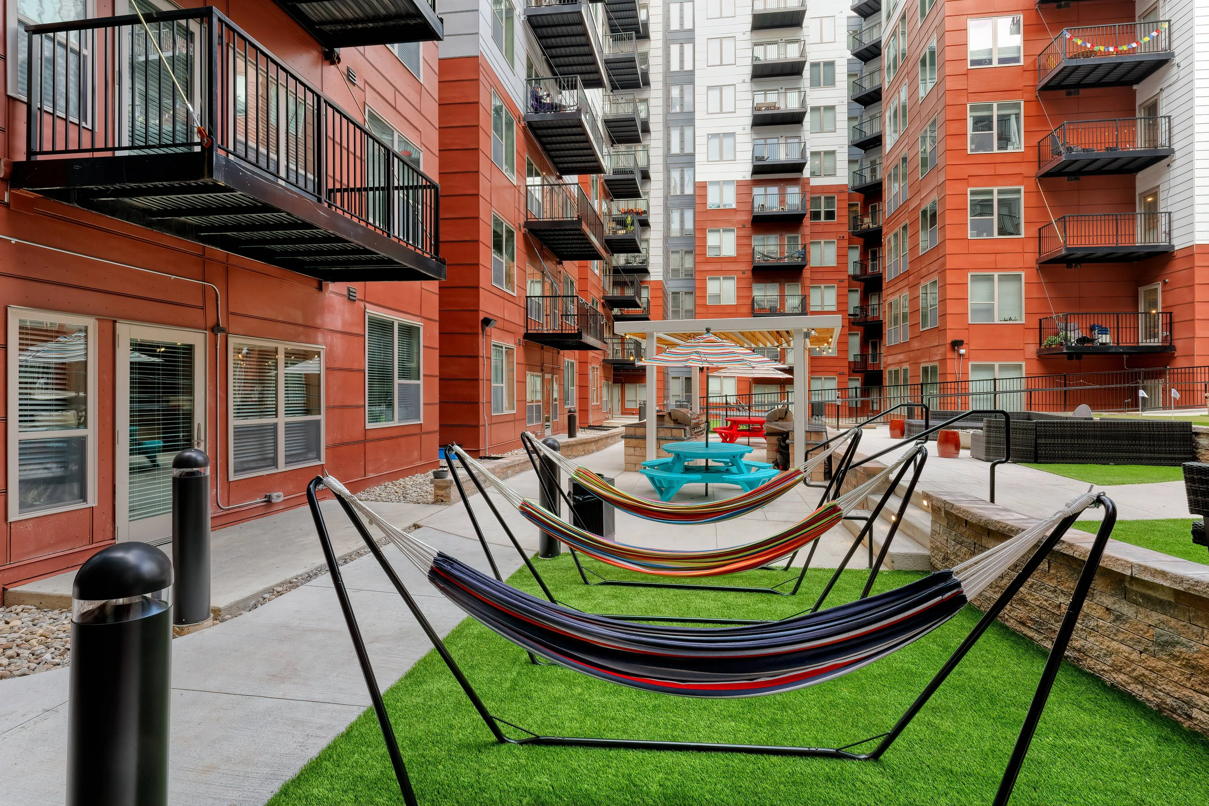 Amenities Yugo Cincinnati Deacon in Cincinnati OH Student Housing