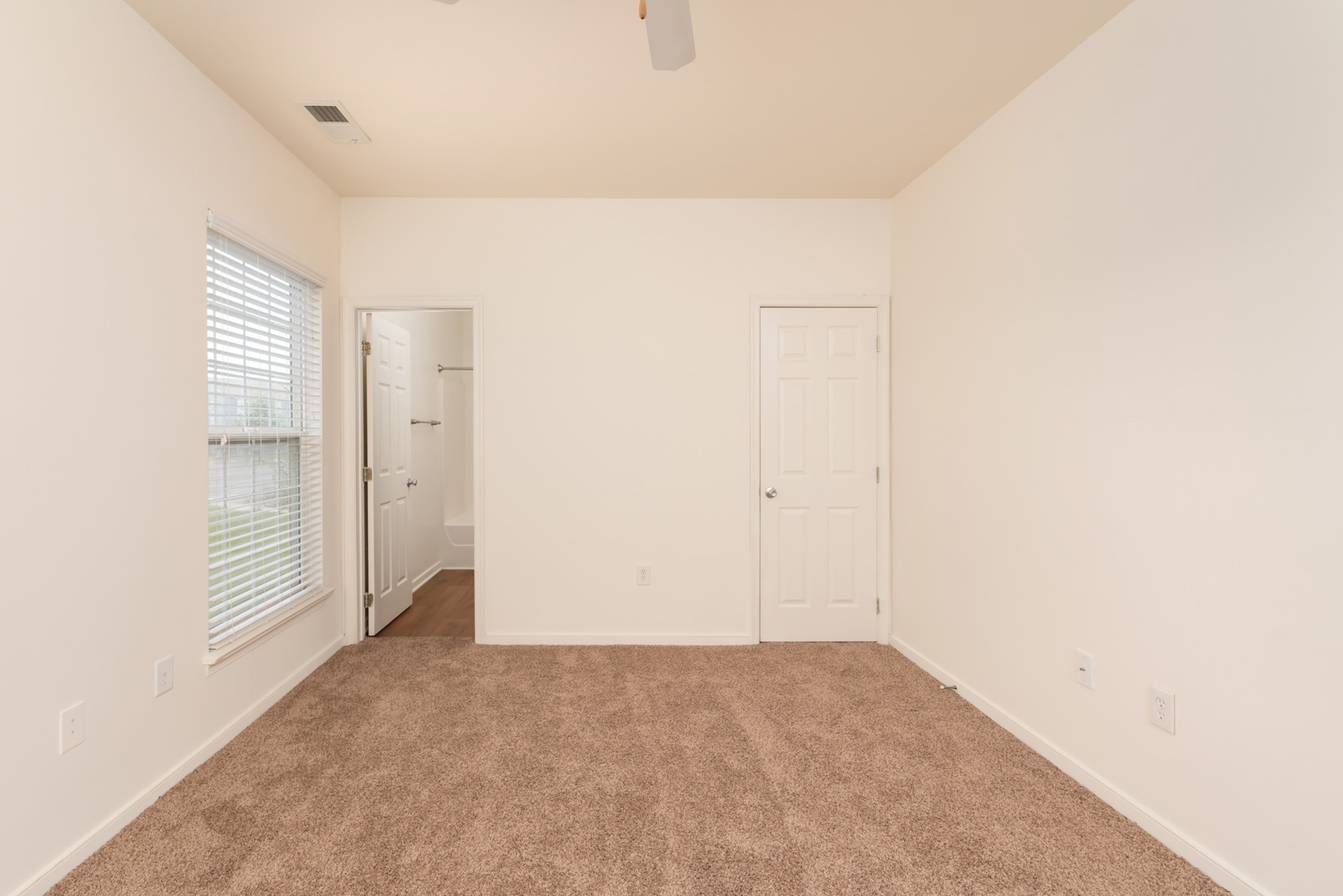 View Photos & Take A Virtual Tour Kilburn Crossing