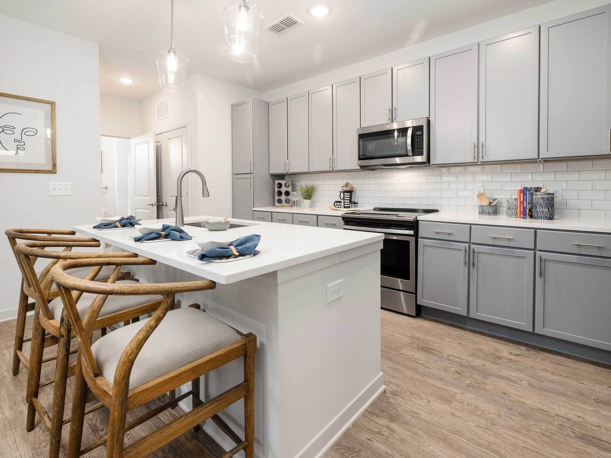 Gourmet kitchen, glass tile backsplash