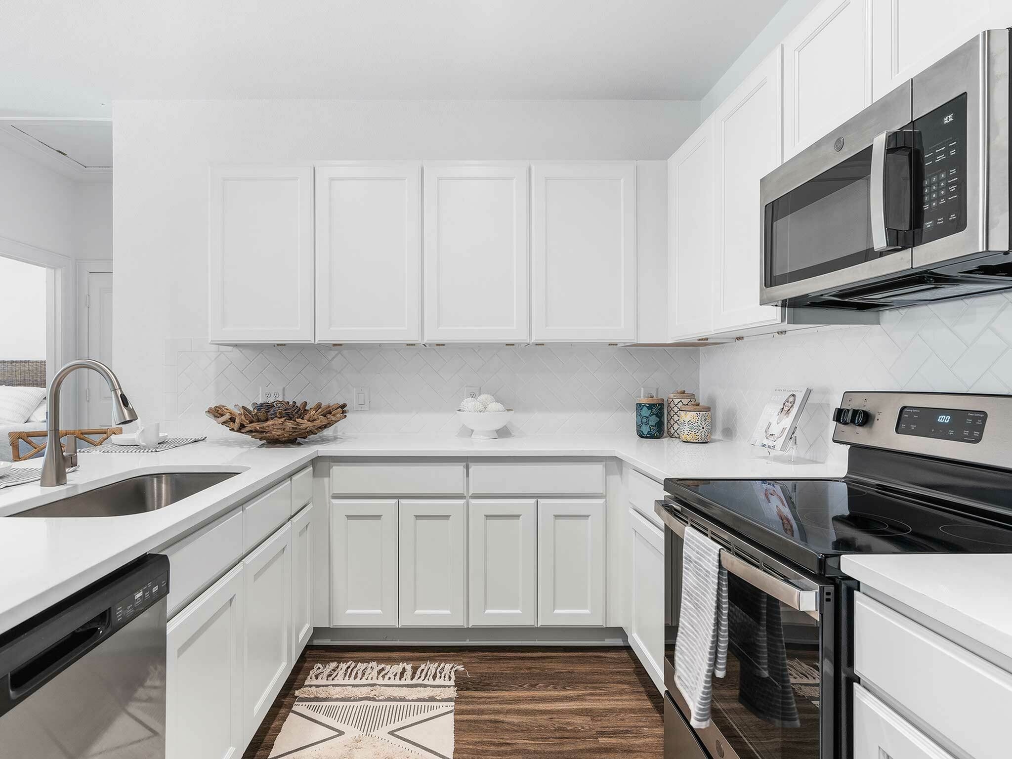 fully equipped kitchen in Model home at Conroe Texas