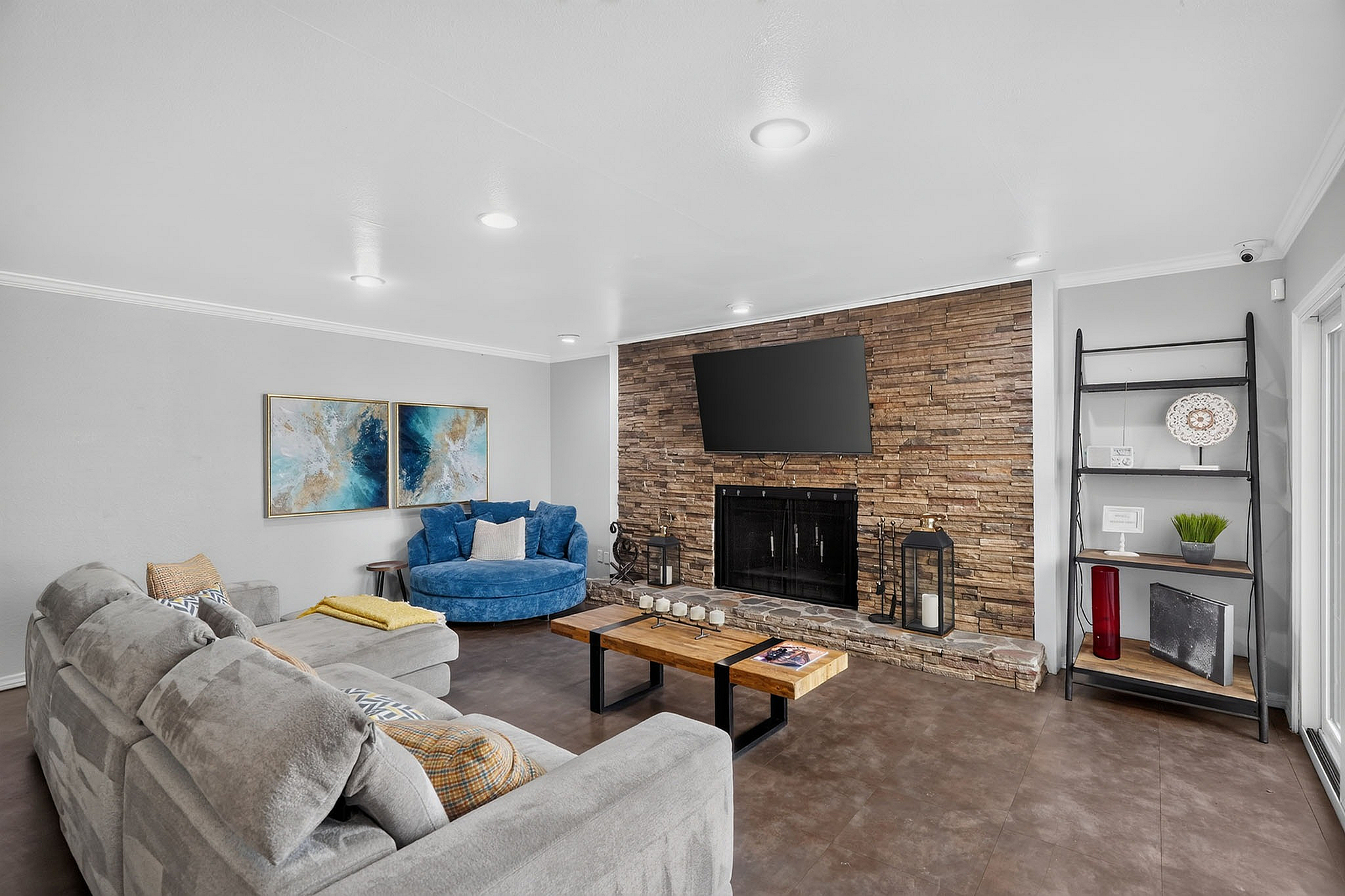 Advenir at The Meadows - Cozy Living Room