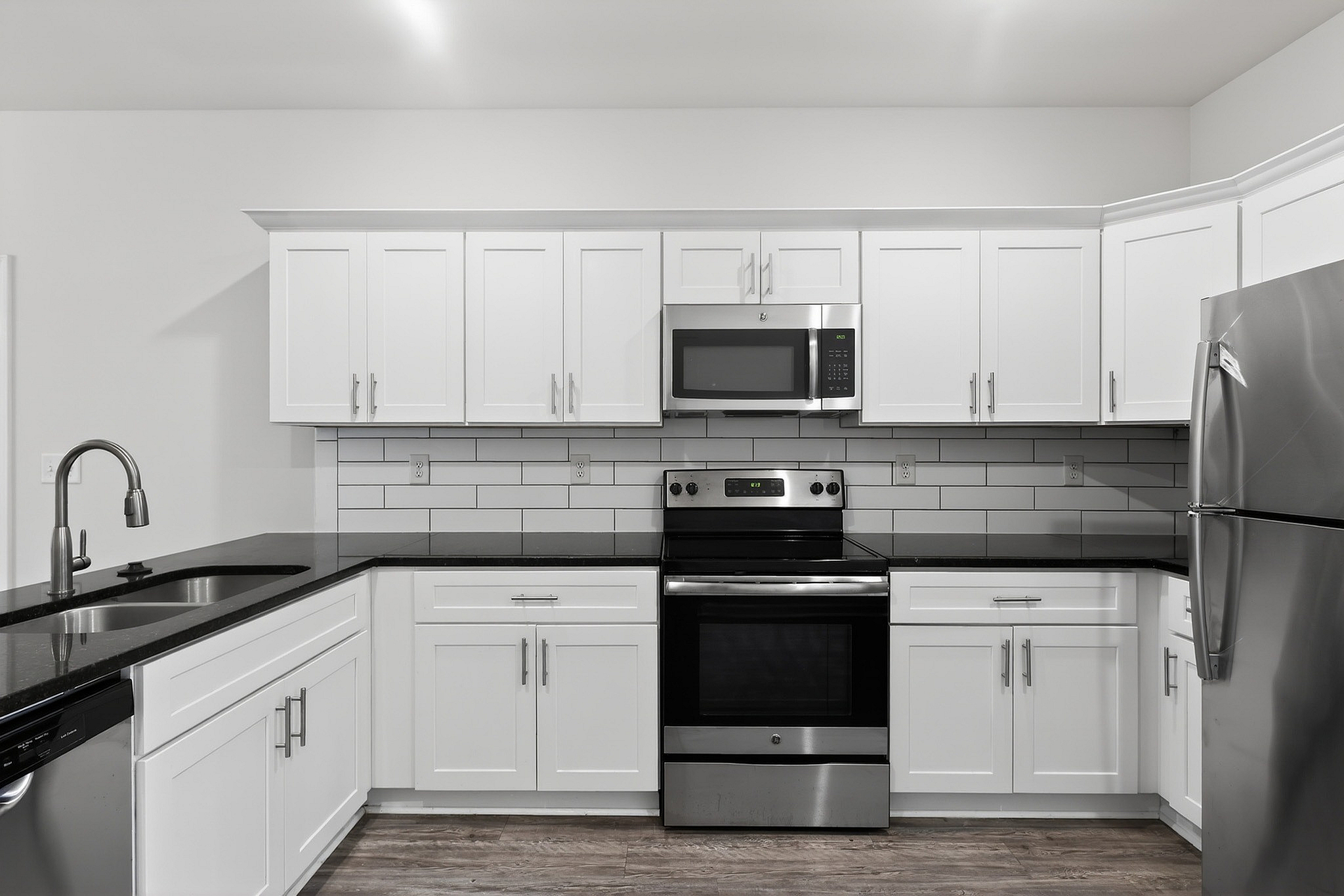 LEO at Augusta Commons - Single Family Rental - Modern Kitchen