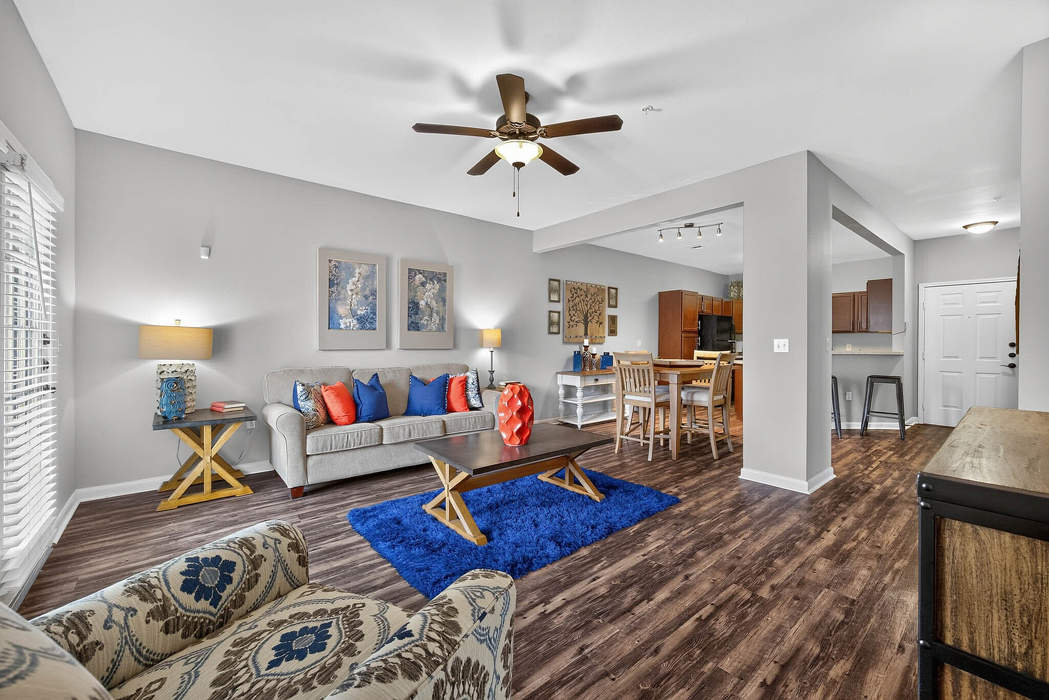 Advenir at Grand Parkway West - Modern Living Room