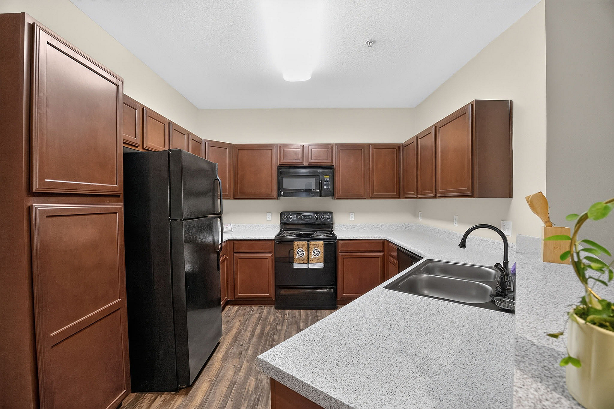 Advenir at Grand Parkway West - Modern Kitchen